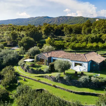 Monaci Delle Terre Nere