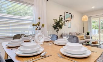 Charming Florida Beach Home w King Bed Patio