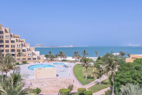 Contemporary Living by the Sea & 2Bd & New Listing Отели в г. Bab Al Bahr