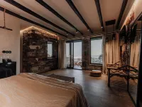 Onym Curated Villas โรงแรมใกล้จุดตั้งแคมป์ Plaka Camping