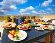 Venus Pyramids Inn - Top Roof Access W Free Break Fast - Pensions