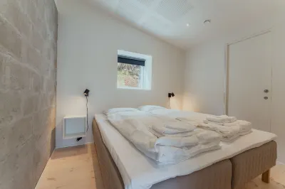 Seaside Nest - Charming Waterfront Retreat
