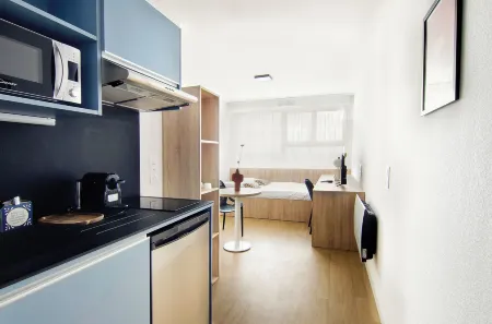 Sweetly I-Art Gradignan - Bordeaux Sud Отели рядом с достопримечательностью «Eglise St-Pierre de Gradignan»