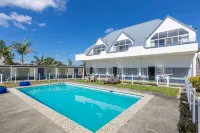 Aloha Seaview Resort Motel - Pools