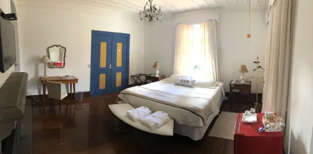 Pousada Vila Brasil Отели рядом с достопримечательностью «Palácio Rio Negro»