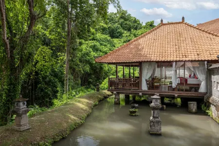 Santi Mandala Villa & Spa Отели рядом с достопримечательностью «Сингападу Баньян Три»