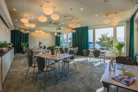 Almåsa Havshotell Отели в г. Нюнесхамн