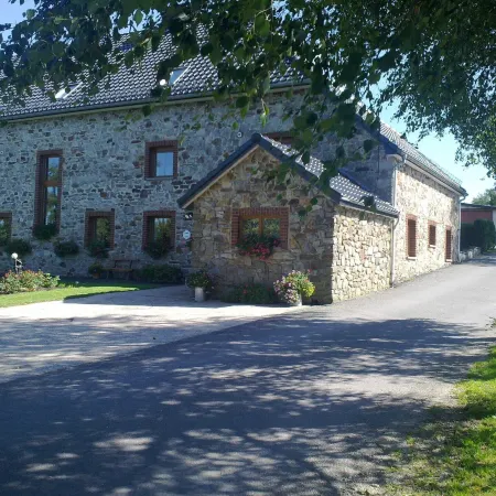Spacious Residence Near Tourist Cities