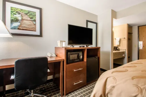 Quality Inn Madison West Near University Area - 2-Star