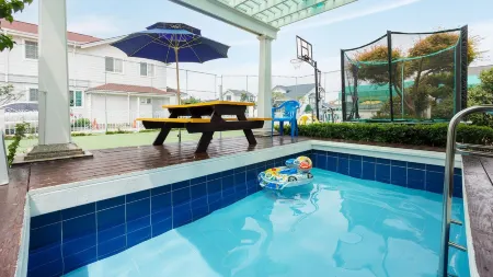 Daebudo Fullhouse Pension Отели рядом с достопримечательностью «365 대부도 캠핑시티»