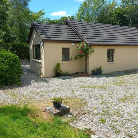 Sea View 1-Bed Cottage Sleeps 2 w Private Garden