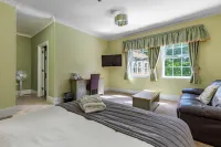 Woodland Manor Hotel Hotels in Clapham