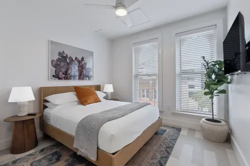 The Continental, Powered by Placemakr - Downtown - Market Square