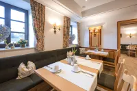 Hotel Neuwirt Hotels in Holzkirchen