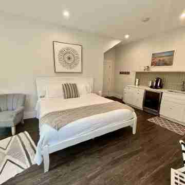 Grasshopper Inn Rooms