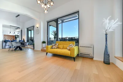 Luxury Penthouse Berin with Rooftop Terrace and Jacuzzi โรงแรมใน