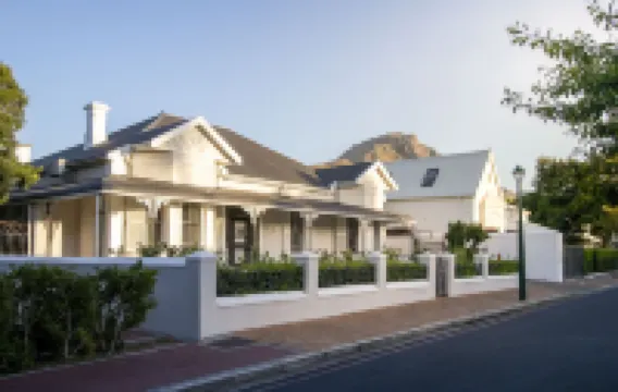 Middedorp Villa and Apartments