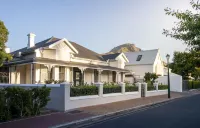 Middedorp Villa and Apartments
