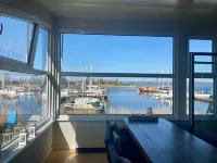 6 Pers. Harbor House Nirvana on the Marina with Lake View and Sauna Hotels in Anjum