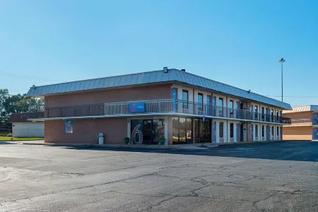 Studio 6 Suites Perry, GA