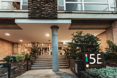 Hotel 5 Elementos Corferias by Hbp Отели рядом с достопримечательностью «Biblioteca Pública Virgilio Barco»