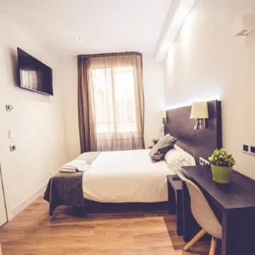 Hostal Marlasca Отели рядом с достопримечательностью «Улица Гран-Виа»