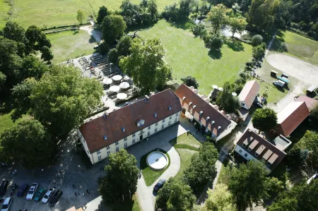 Schloss Diedersdorf Отели в г. Тельтов-Флеминг