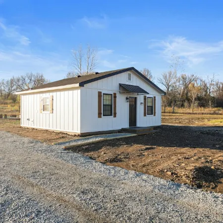 Charming 1-bedroom cottage with WiFi and AC near Monkey Island and Grand Lake
