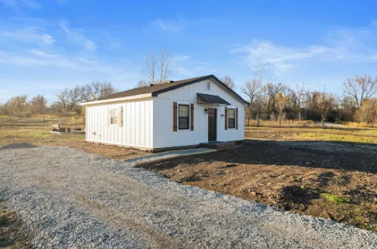 Charming 1-bedroom cottage with WiFi and AC near Monkey Island and Grand Lake