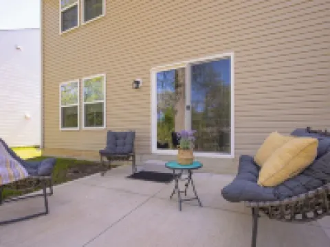Modern 3Bdrm Home | Family-Friendly, Close to Zoo Hotels in Akron
