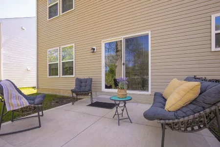 Modern 3Bdrm Home | Family-Friendly, Close to Zoo Отели в г. Акрон