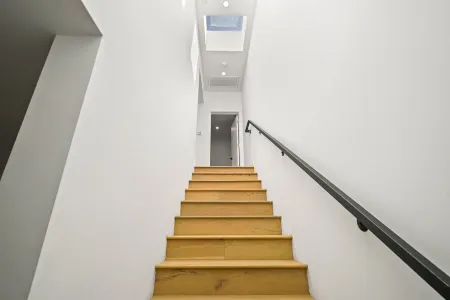 Newly Built 2 Bedroom 2.5 Bath House w/ Modern Finishes Pet and Family Friendly