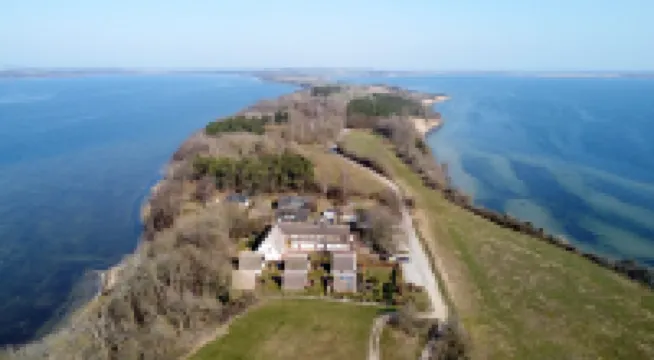 Holla Die Boddenfee @Höfthus 68Sqm Own Entrance Thatched Roof Terrace Sea View Hotels in Monchgut