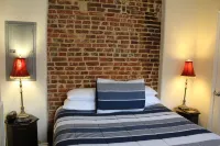 Hidden Fells Point Gem / Private Courtyard Patio