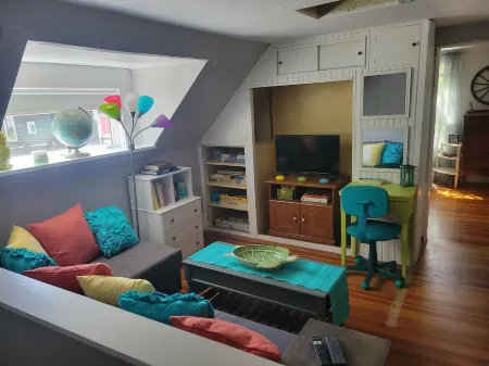 Dog Friendly Home in Rockport- Less Than 1/2 Mile Walk to Beaches & Shops!