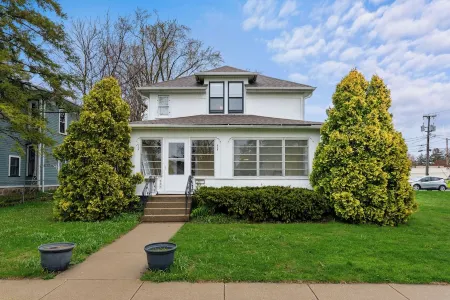 Chic 3 bedroom Get-a-way in downtown Lake Geneva Отели рядом с достопримечательностью «Galena Garlic Company»