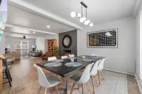 Expansive Game Room and Cozy Backyard - Charming Multi-Level Retreat Hotels in Warr Acres