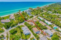 Breezy coastal duplex with easement access to private beach & deck- dog-friendly Hotel a Grove City