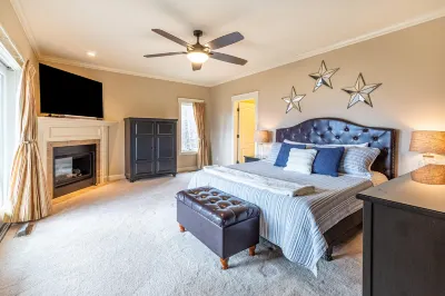 Mountain-view haven with great views, fireplaces, WiFi & ample alfresco living Hotels near Lowe's Home Improvement