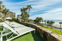 San Luis 4-star resort condo with ocean views, pool, & hot tub