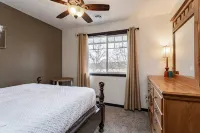 The Lakeside: Hot Tub, Dog Friendly, Trail Acces, Pontoon Rental