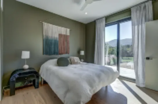 Mountain Retreat - Hot Tub, EV Charger, Play Equipment