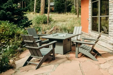 Charming Eco-Friendly Retreat with Game Room - Serene Mountain Escape