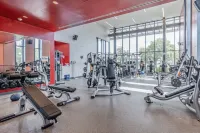 Bright and Cozy Haven with Courtyard Access - Charming Escape