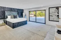 Waterfront / Heated Pool / Canal View & Access / Treasure Key / VlLLAS