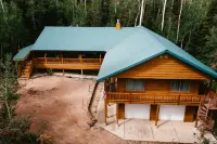 Foosball and Pool Table - Gorgeous Family Cabin Retreat