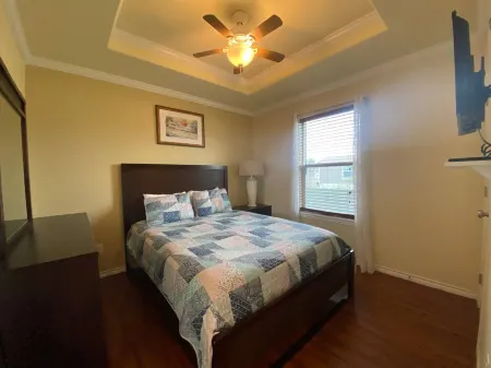 Spacious Haven for Relaxation and Enjoyment - Charming Coastal Retreat Отели в г. Рокпорт