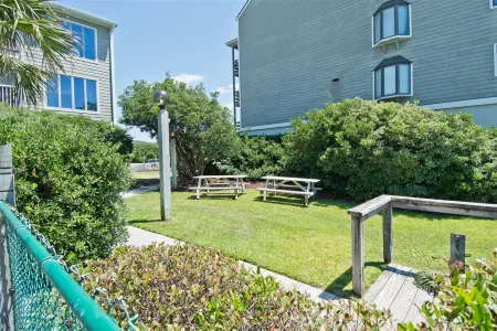 Community Pool and Scenic Trails - Stunning Oceanfront Retreat Отели в г. Пайн Нолл Шорс