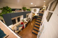Cozy Haven - Cedar Siding, Pine Paneling & Solid Countertops Hotel di McLennan County