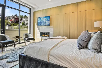 Luxury Townhouse on Main | Rooftop Patio | Hot Tub | Walk to Hiking, Restaurants, and Shopping  호텔